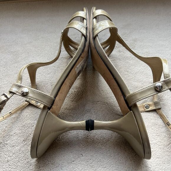 Stuart Weitzman Beige Patent Leather T-Strap Heeled Sandal Women 9 M Neutral - Picture 5 of 16